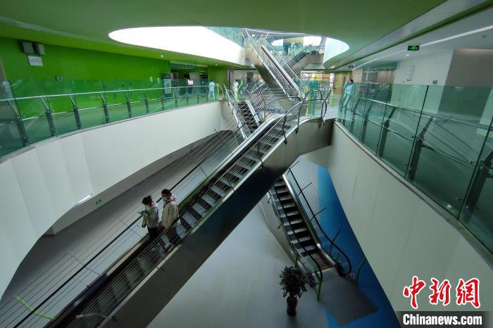 圖為西藏自治區(qū)婦產兒童醫(yī)院內景?！〗w波 攝
