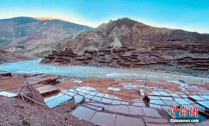 資料圖為芒康千年古鹽田。 <a target='_blank' ><p  align=