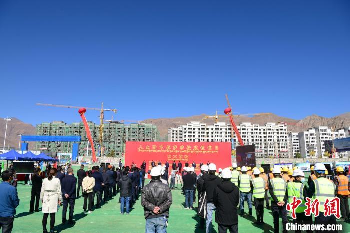 圖為人大附中拉薩學(xué)校開工奠基儀式現(xiàn)場?！∝暩聛硭?攝