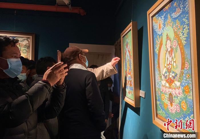 11月17日，由西藏自治區(qū)文學(xué)藝術(shù)界聯(lián)合會(huì)主辦的第七屆“見即愿滿”西藏精品唐卡展在拉薩拉開帷幕。 <a target='_blank' href='/'><p  align=