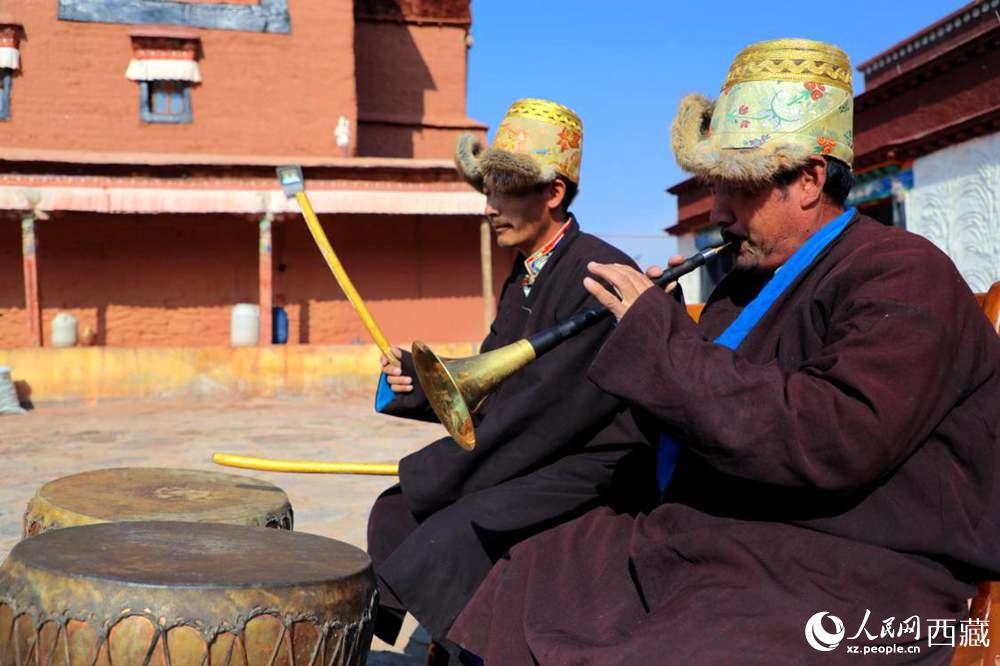 “宣”舞配樂(lè)師。人民網(wǎng) 李海霞