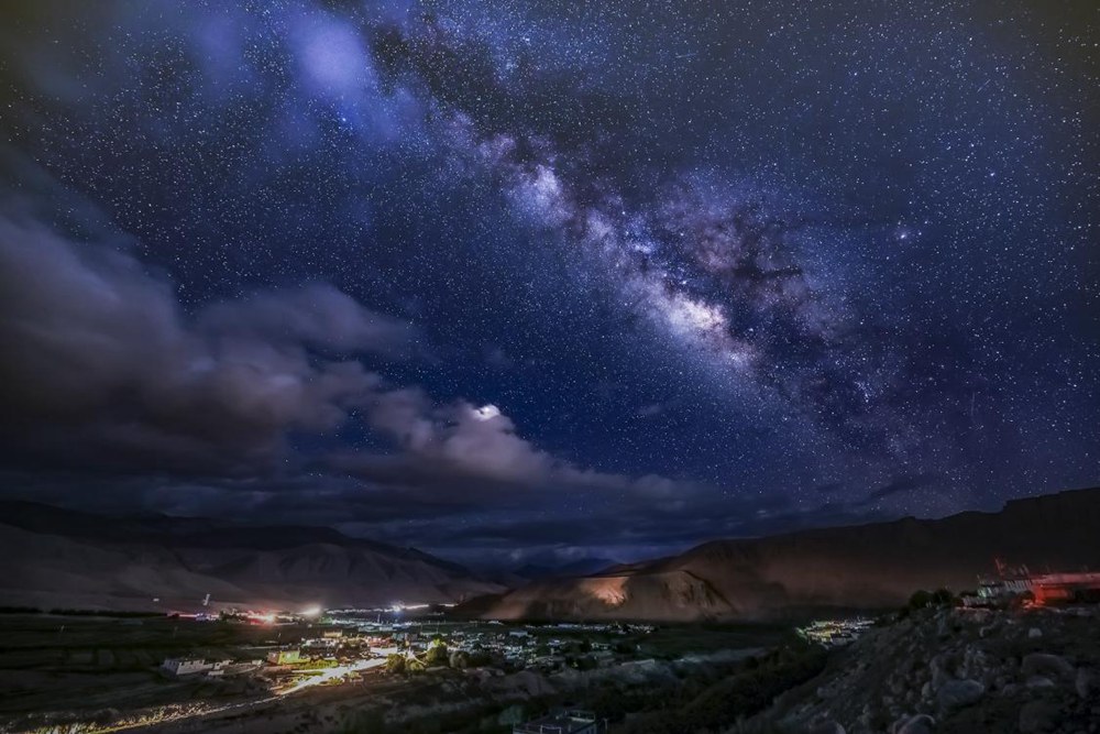 絕美星河。貢覺群培攝