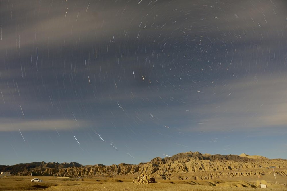 札達(dá)土林上空的星空。旦真次旦攝