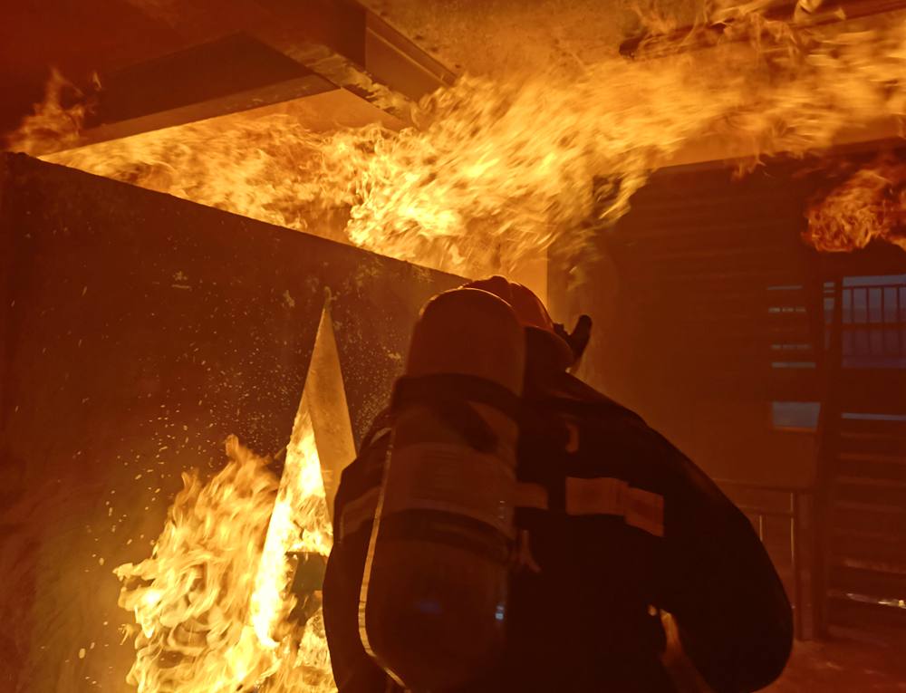 畫面“燃爆”。