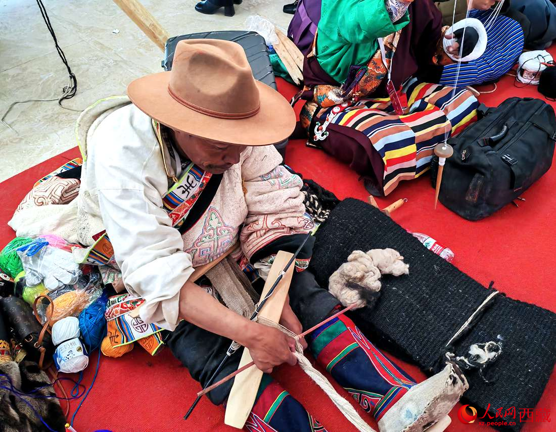 編織技能展示。人民網(wǎng) 李海霞攝