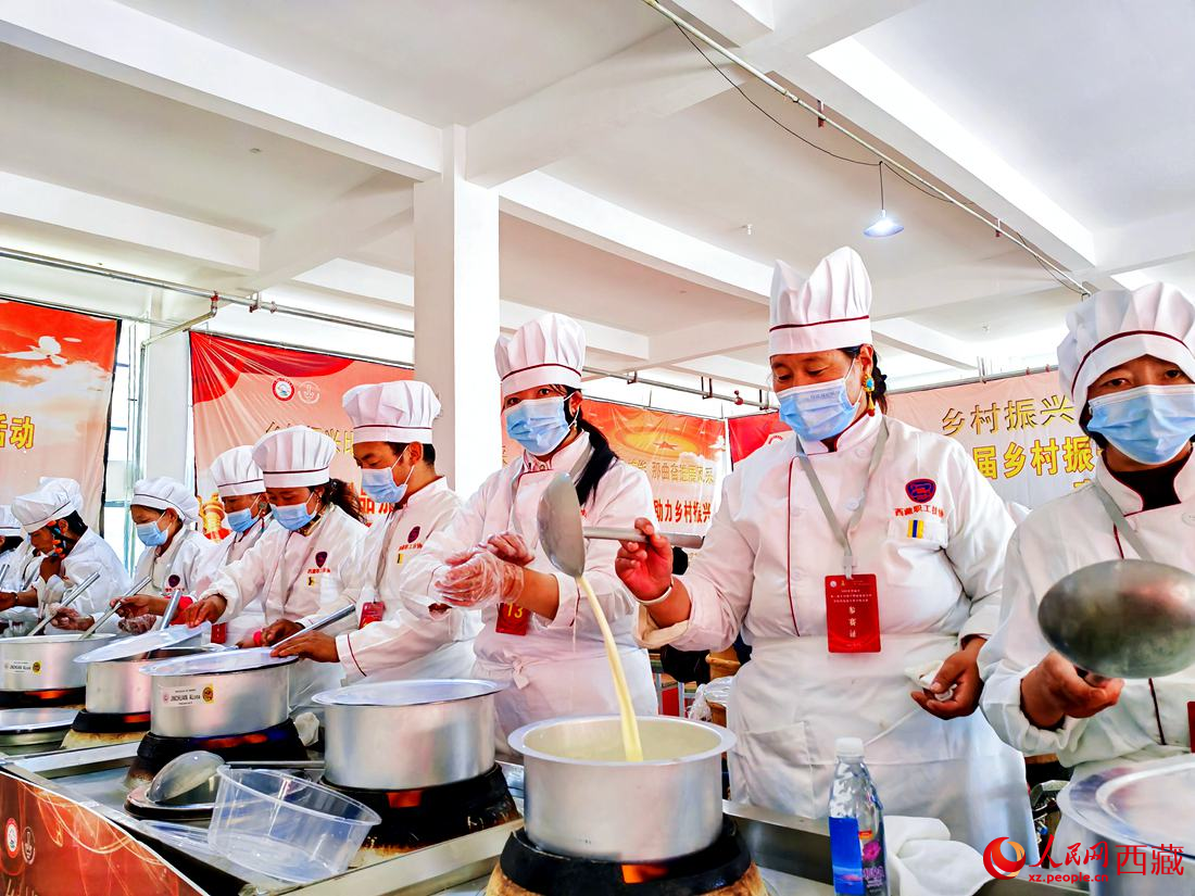 廚藝比拼。人民網(wǎng) 李海霞攝