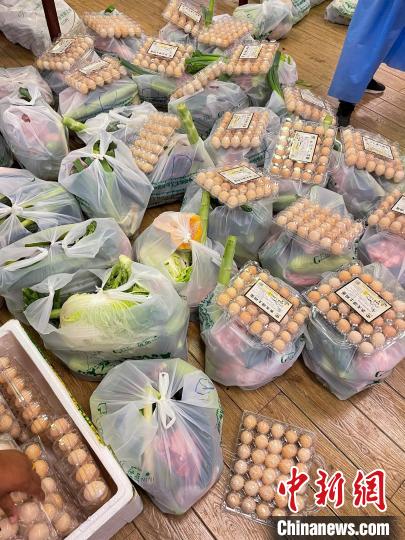 西藏格拉丹東超市疫情期間全力保障市場(chǎng)供應(yīng)?！∈茉L者供圖