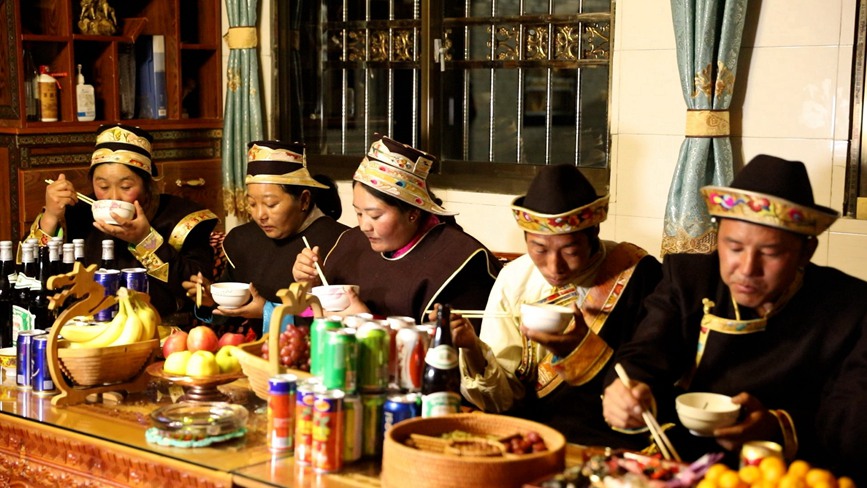 吃“古突”。