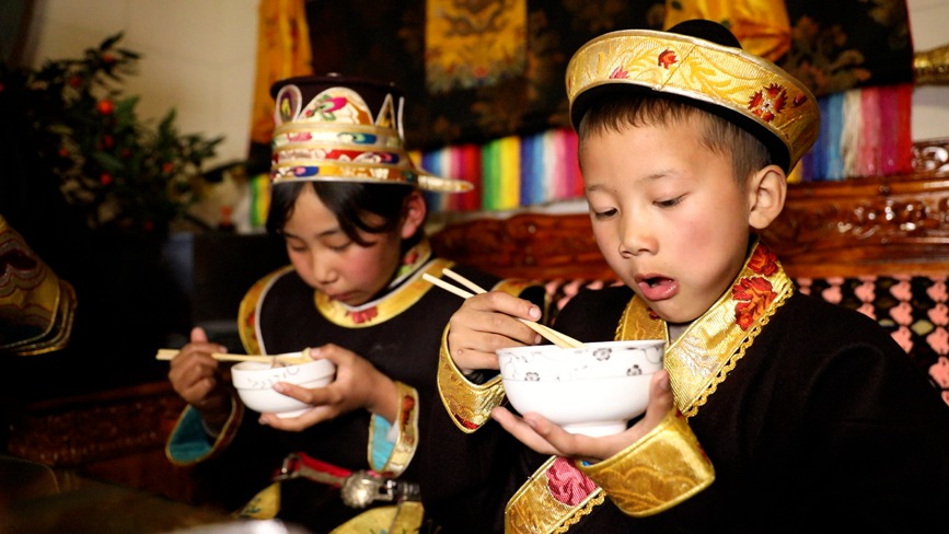 吃“古突”。