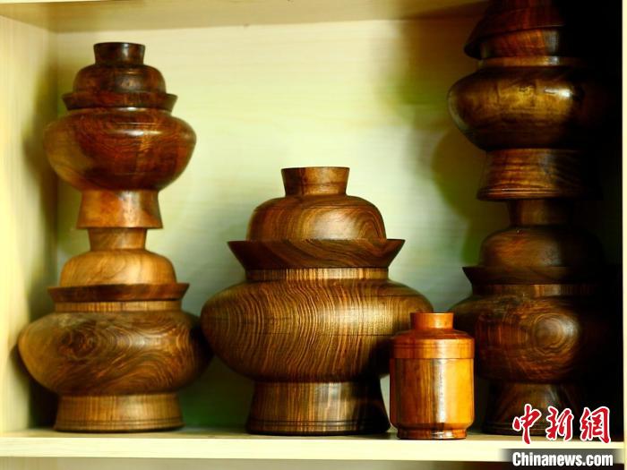 圖為各種木碗成品?！?鄧巴 　攝