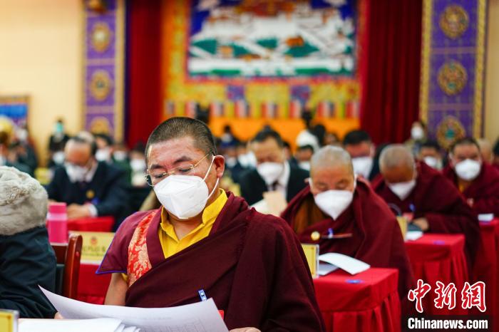 圖為宗教界委員參會(huì)建言資政?！〗w波 攝