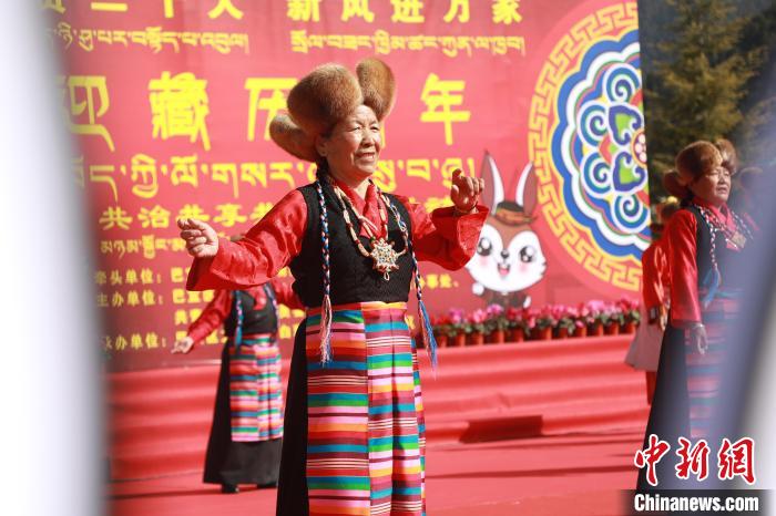 圖為藏歷新年活動(dòng)現(xiàn)場(chǎng)。　張力 攝