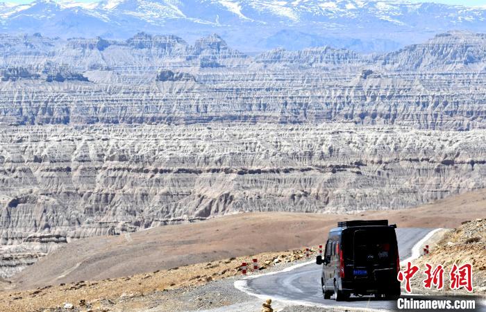 4月5日，西藏阿里札達(dá)土林?！±盍?攝