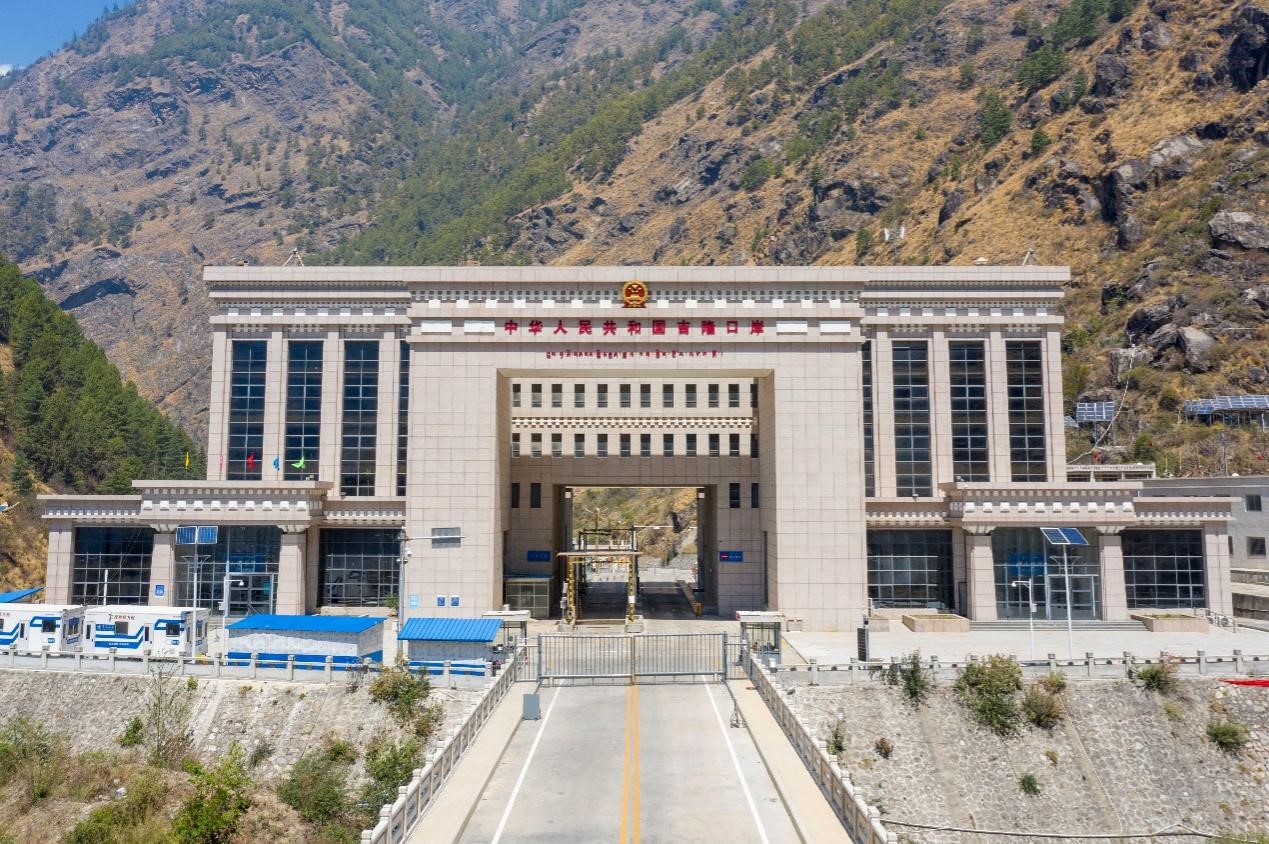 吉隆口岸航拍畫面。人民網(wǎng)記者 唐宋攝