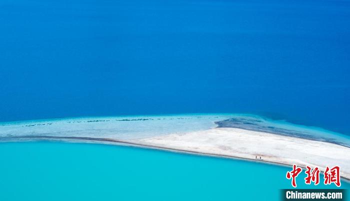 圖為山南羊卓雍錯(cuò)?！『闻罾?攝