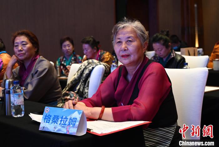 圖為西藏銀發(fā)旅游產(chǎn)品體驗團老年代表?！≮w朗 攝