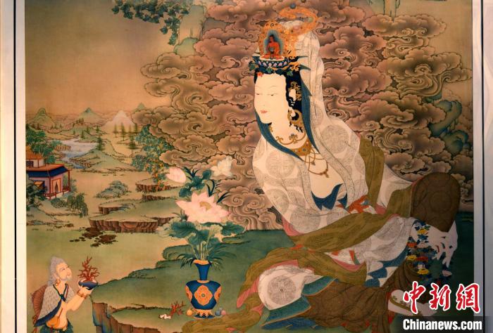 圖為5月16日，展覽中新創(chuàng)唐卡作品《靜息觀音》(局部)?！±盍?攝