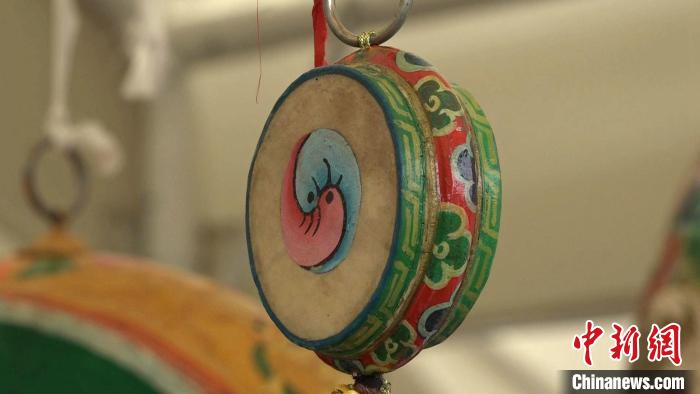 圖為“松贊夜市”里的特色文創(chuàng)產(chǎn)品?！∝暽＠?攝