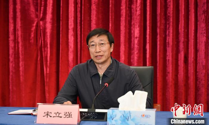 圖為西藏自治區(qū)黨委組織部副部長、第十批援藏干部人才總領(lǐng)隊宋立強致辭。