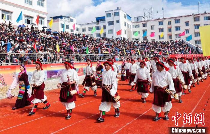 圖為西藏昌都市第九屆三江茶馬文化藝術(shù)節(jié)(芒康會場)開幕式現(xiàn)場?！〔际忻⒖悼h委宣傳部供圖