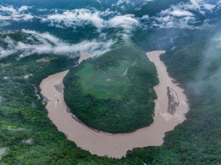 雅魯藏布江果果塘大拐彎。張澤坤攝