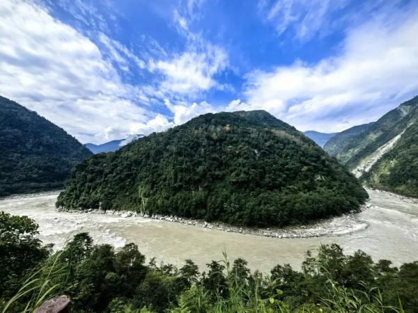 幾代建設(shè)者，歷經(jīng)半個(gè)多世紀(jì)完成！這是一條怎樣的公路？