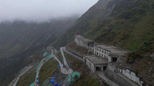 幾代建設(shè)者，歷經(jīng)半個(gè)多世紀(jì)完成！這是一條怎樣的公路？