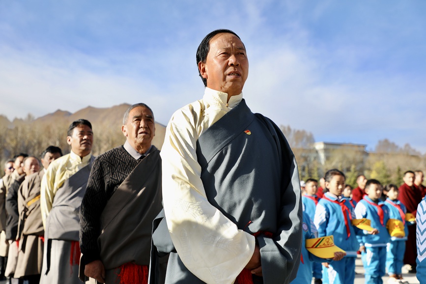 “升國旗、唱國歌”儀式現(xiàn)場。