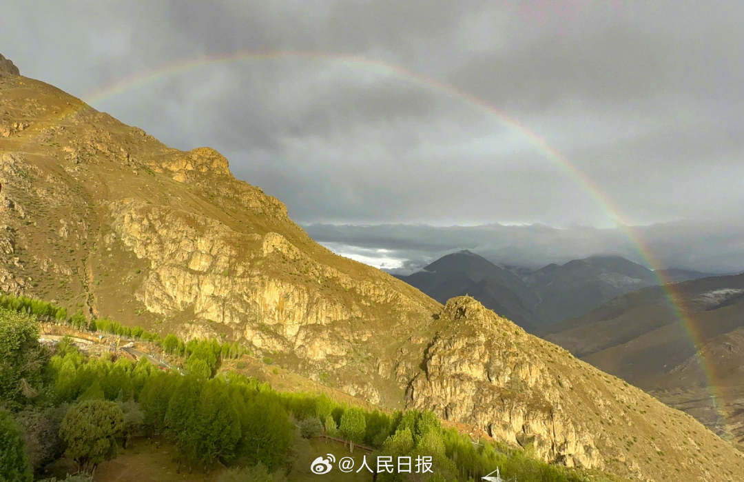 接好運(yùn)！青藏高原現(xiàn)巨大彩虹橋