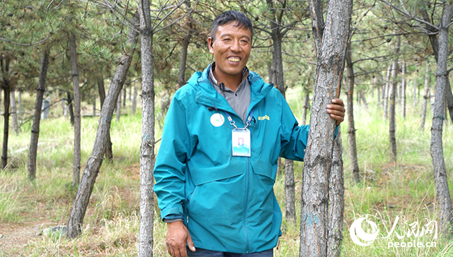 南山公園護林員扎西曲培。人民網(wǎng)記者 宋子節(jié)攝
