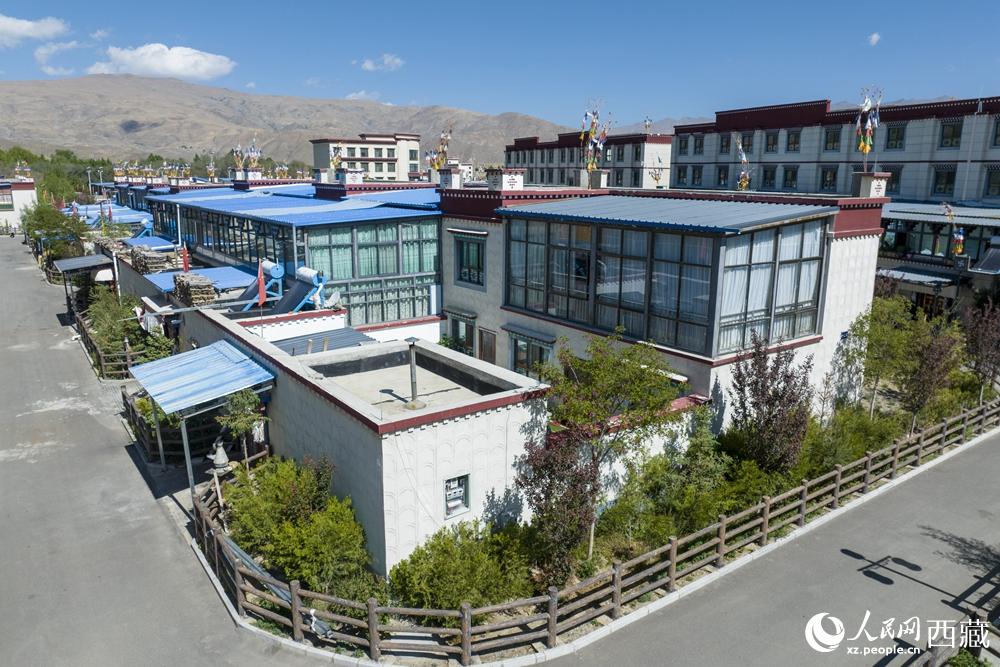 寬敞明亮的藏式民居。人民網(wǎng)記者 次仁羅布攝