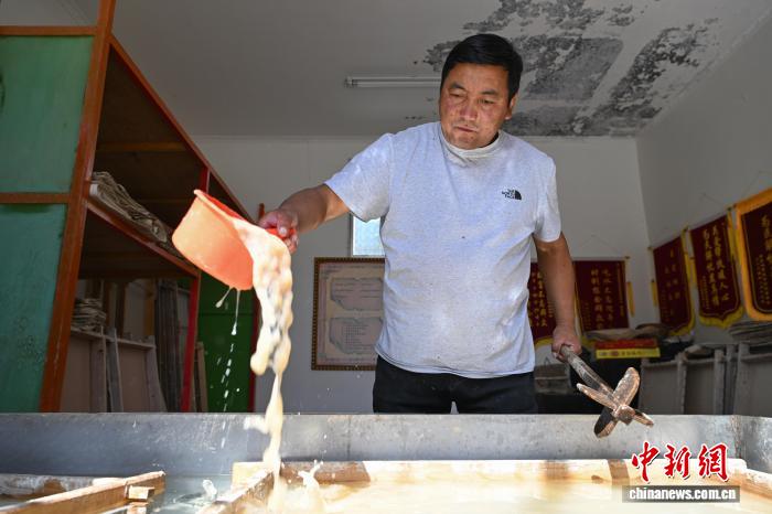 西藏尼木縣雪拉藏紙“紙中活化石”