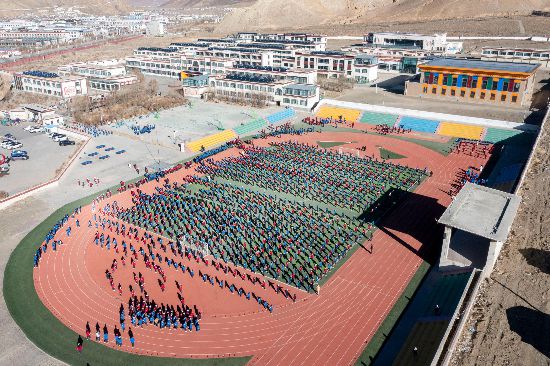定日縣第二初級中學(xué)全貌。人民網(wǎng)記者 翁奇羽攝