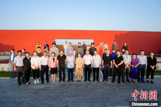 近40套藏式針織系列時(shí)裝亮相2022北京時(shí)裝周?！”本r(shí)裝周供圖