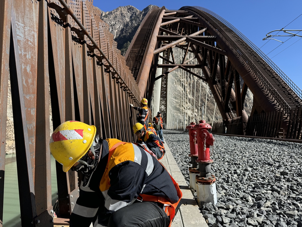 螺栓檢查。馬生明攝