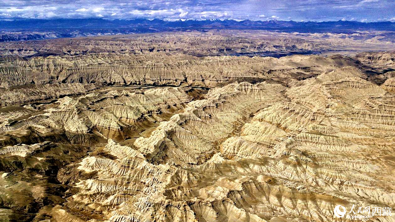 鳥瞰西藏阿里地區(qū)札達(dá)土林國家地質(zhì)公園。