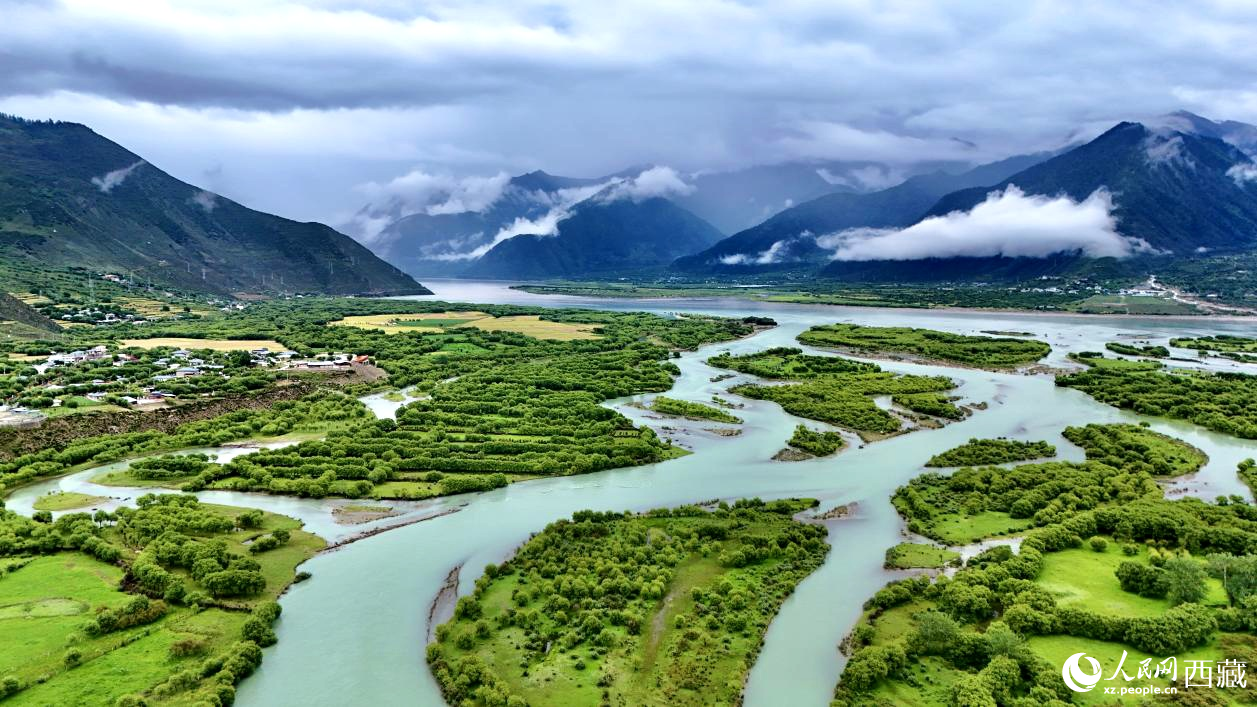 西藏林芝市雅尼國家濕地公園風(fēng)景如畫。