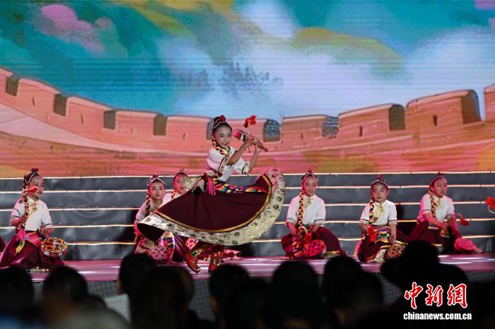 西藏林芝：雪域藏鄉(xiāng)春光好民俗盛宴醉林芝