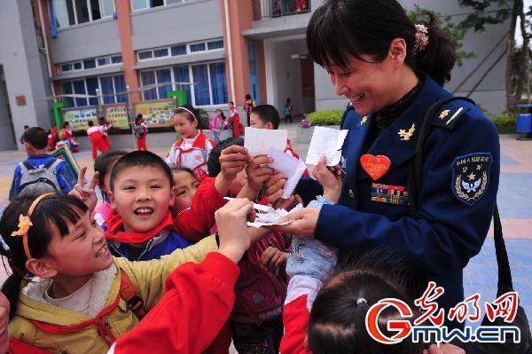 【我和軍隊的不解之緣】“先是軍人，才是媽媽”