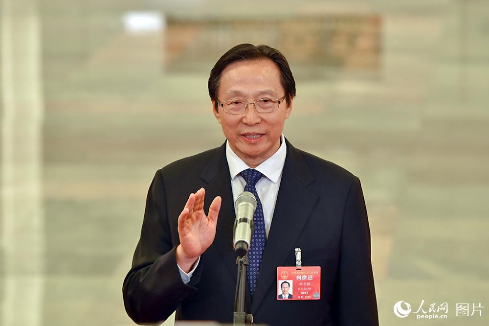 農(nóng)業(yè)農(nóng)村部部長韓長賦回答記者提問。