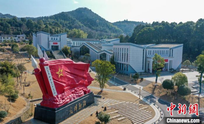 文家市鎮(zhèn)秋收廣場。　楊華峰 攝