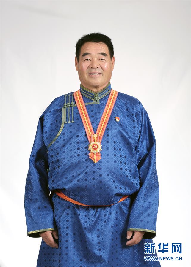（奮斗百年路　啟航新征程·“七一勛章”獲得者·圖文互動）（1）“草原之子”廷·巴特爾：讓草原綠起來，幫牧民富起來