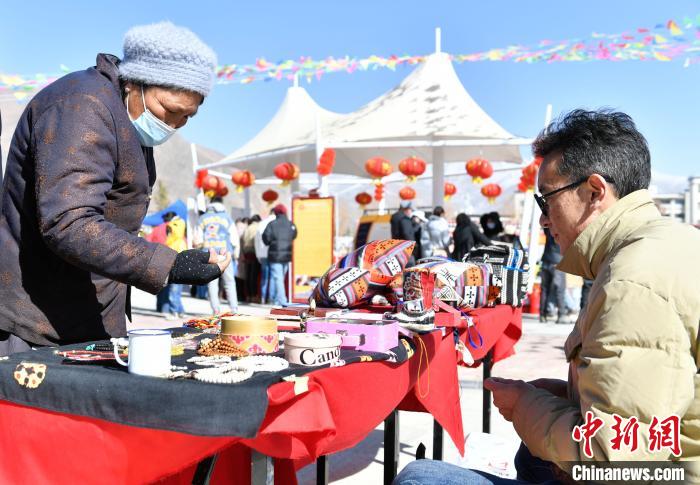 圖為展銷會現(xiàn)場?！∝暩聛硭?攝