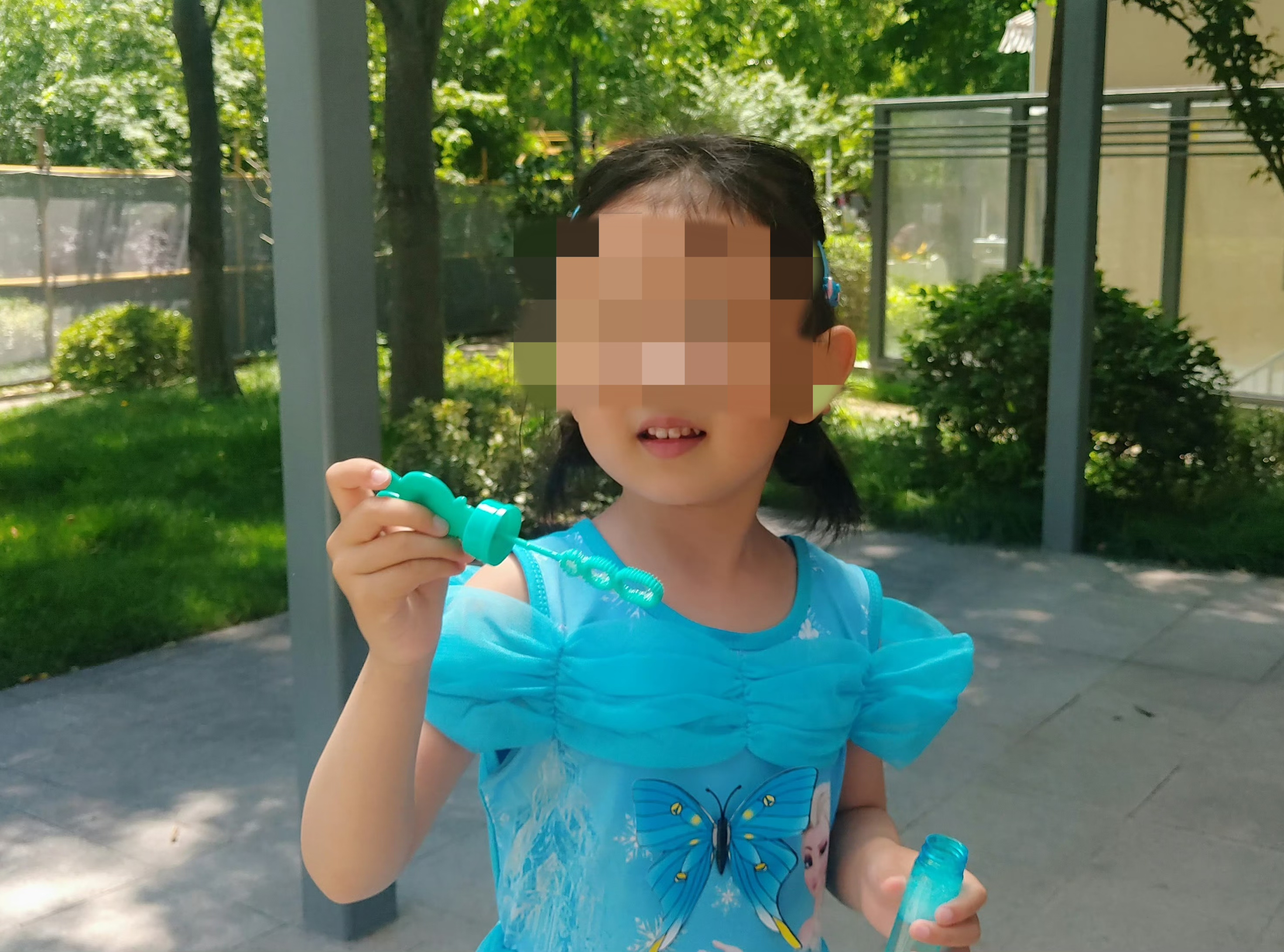 海灘失蹤女童。圖源：女童家人社交賬號(hào)