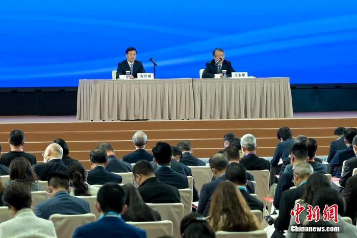 12月3日，香港特區(qū)政府在香港會議展覽中心舉行中共二十大精神宣講會，全國人大常委會法制工作委員會主任沈春耀和全國政協(xié)經(jīng)濟(jì)委員會副主任謝伏瞻出席作宣講。圖為宣講會現(xiàn)場。 <a target='_blank' href='/'><p  align=